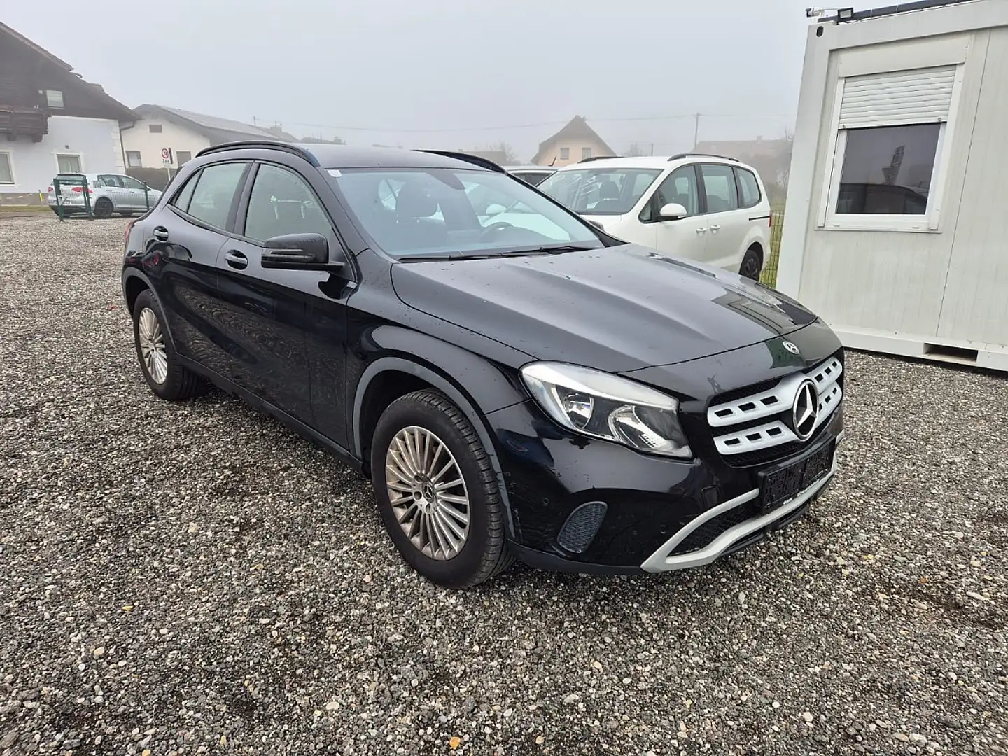 Mercedes-Benz GLA 200 **Allrad**Automatik** Schwarz - 1
