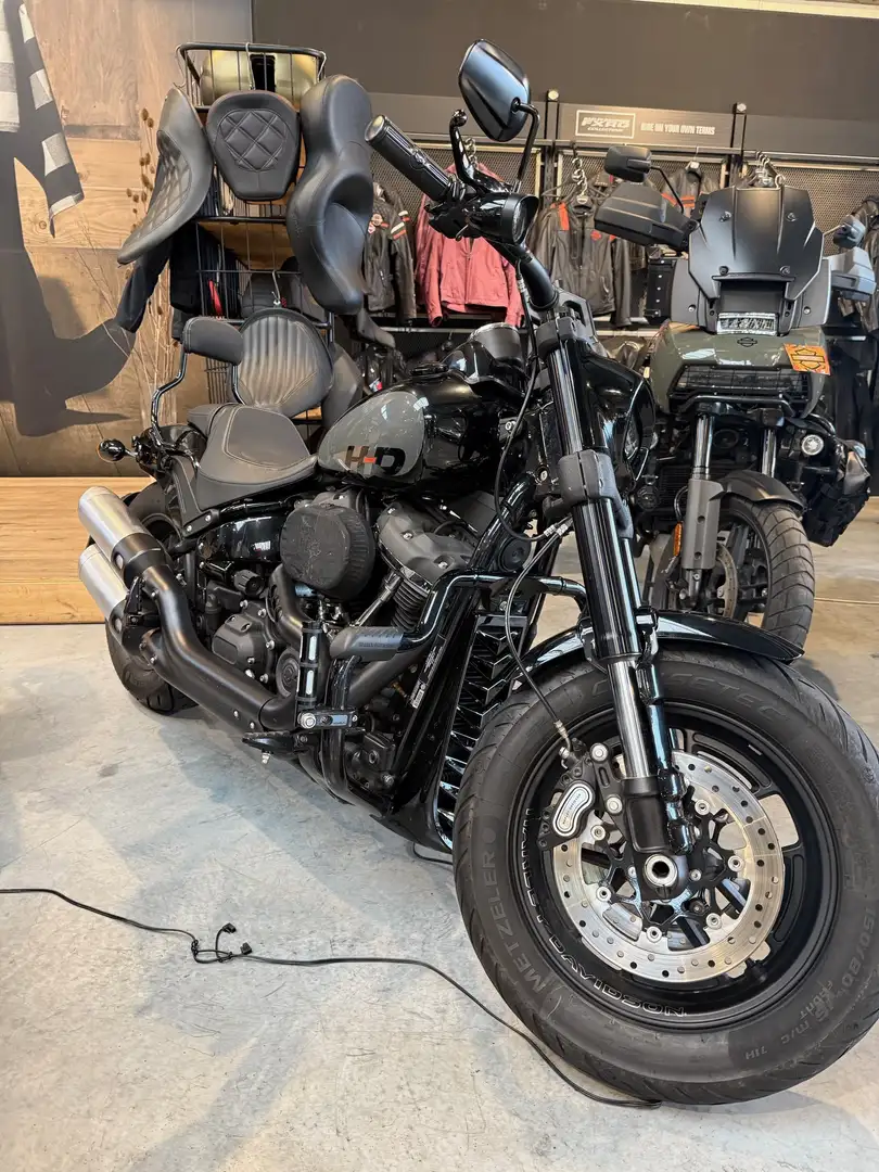 Harley-Davidson Fat Bob Negro - 1