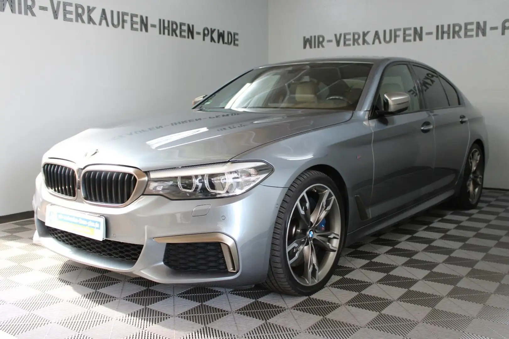 BMW 550 d xDrive Fond-Entertainment BMW History100% Mavi - 1