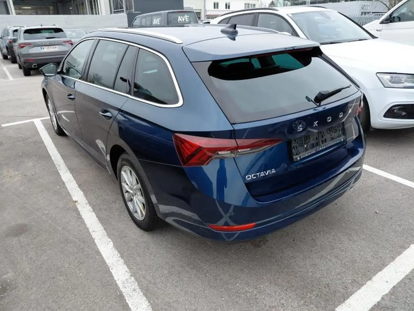 Skoda Octavia Combi 2,0 TDI Premium Matrix AHV Mod 21 Blau - 2