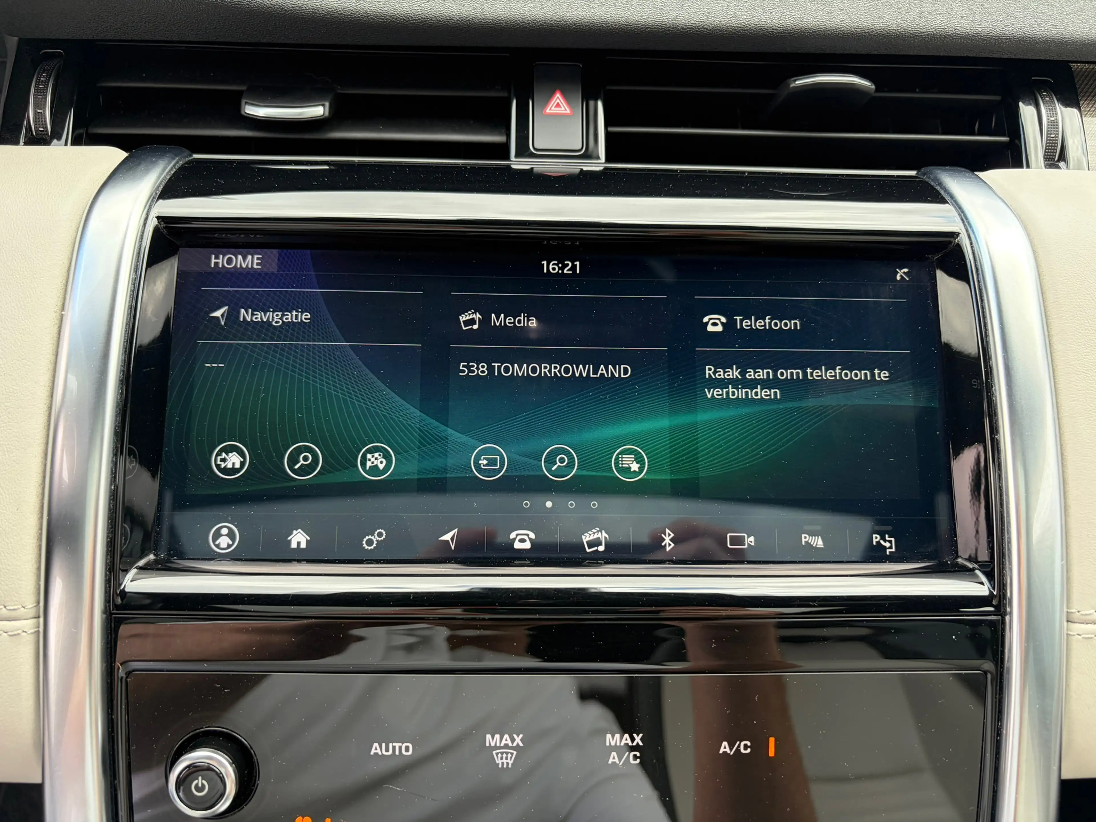 Land Rover Discovery Sport P300e 1.5 R-Dynamic HSE — photo 12