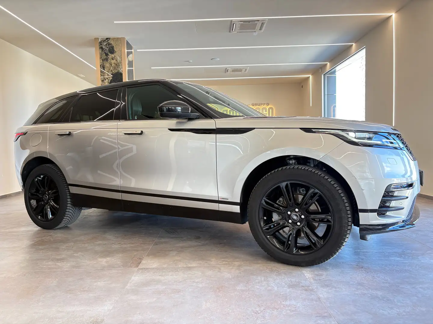 Land Rover Range Rover Velar 2.0d i4 R-Dynamic HSE 240cv auto my19 Grau - 2
