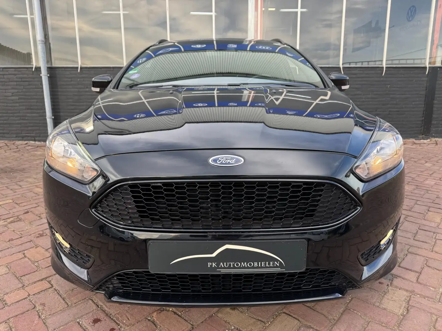 Ford Focus Wagon 1.0 ST-Line 140pk **Navi + Climate + Cruise* Zwart - 2