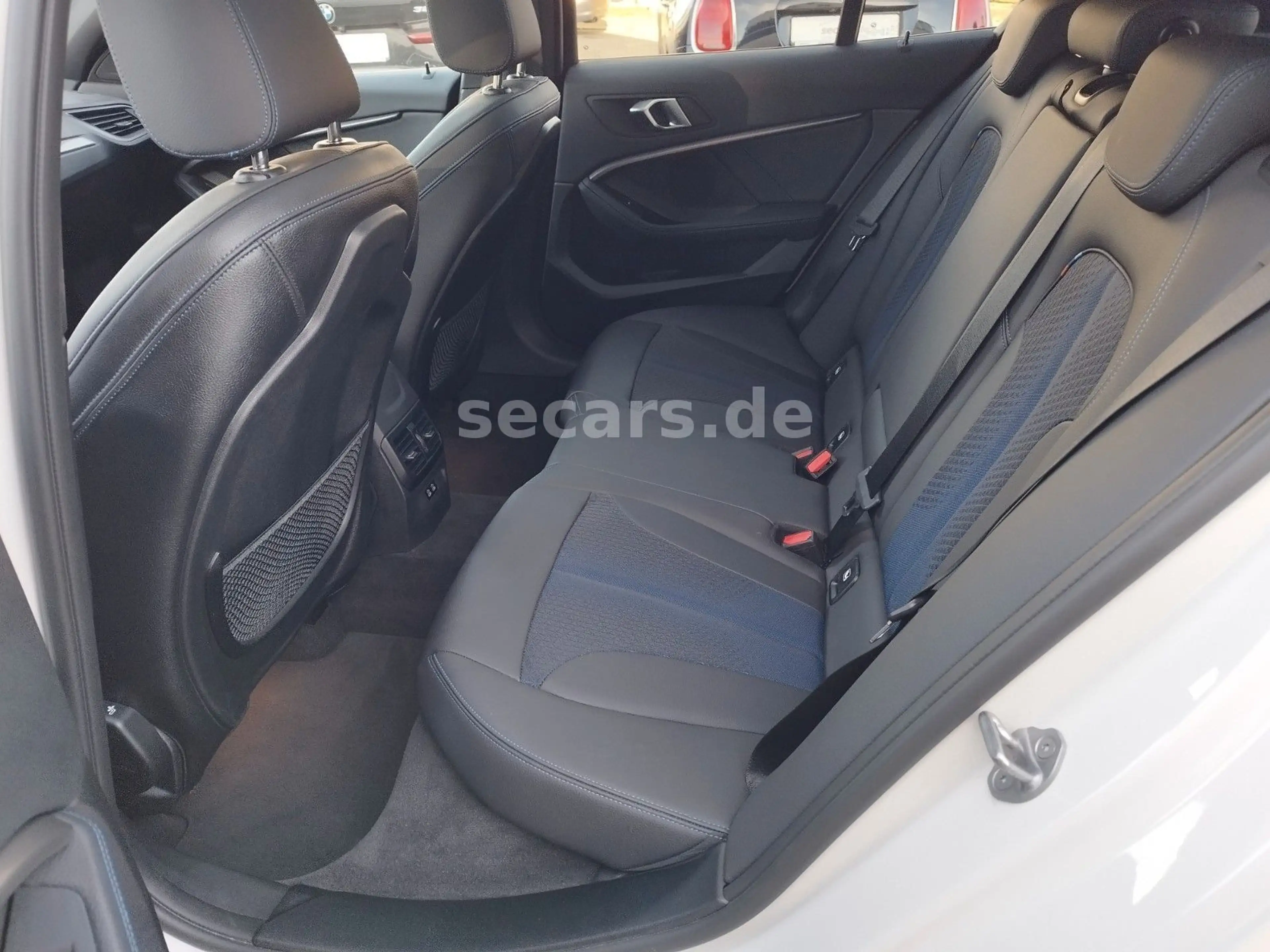 BMW 120 i MSport Aut AdLED LiCoPro Pano AHK FLA HiFi — photo 9