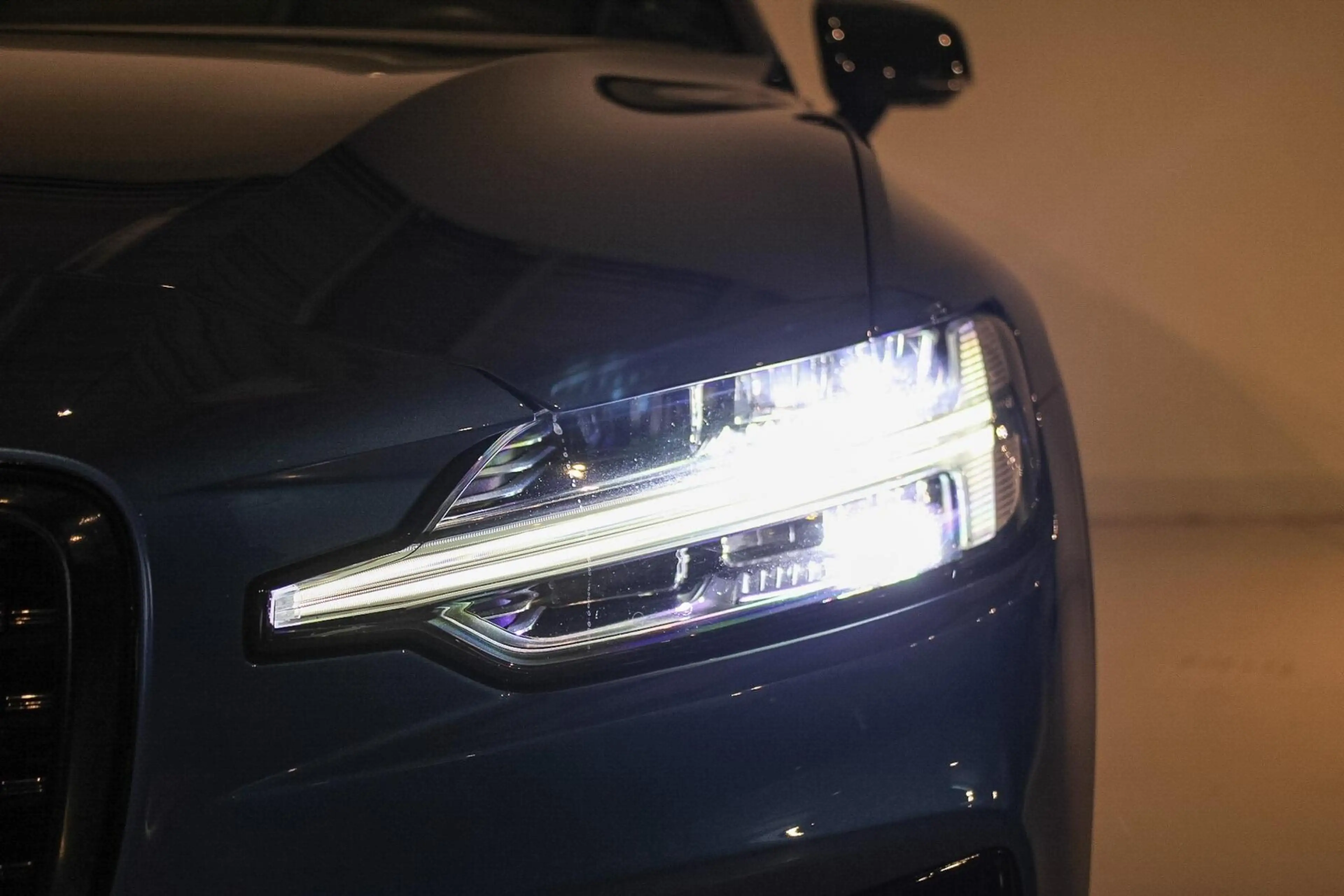 Volvo V60 2.0 T5 R-Design PANO | H&K | 20 " | TREKH | POLEST — photo 8