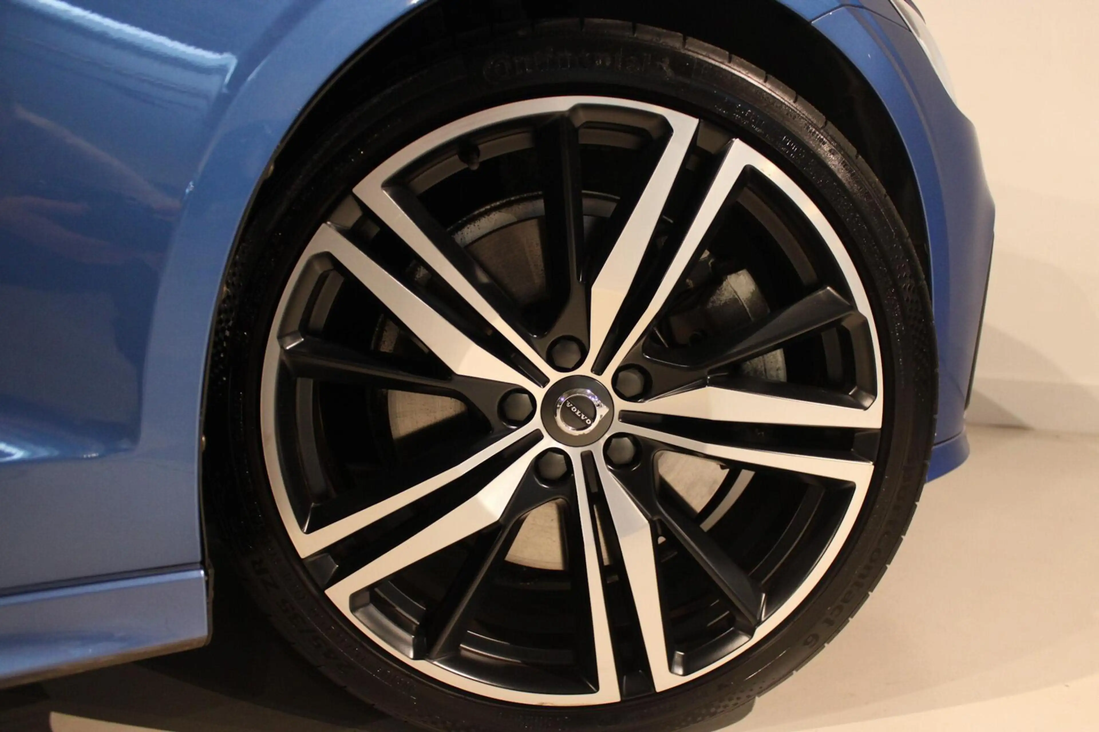 Volvo V60 2.0 T5 R-Design PANO | H&K | 20 " | TREKH | POLEST — photo 7