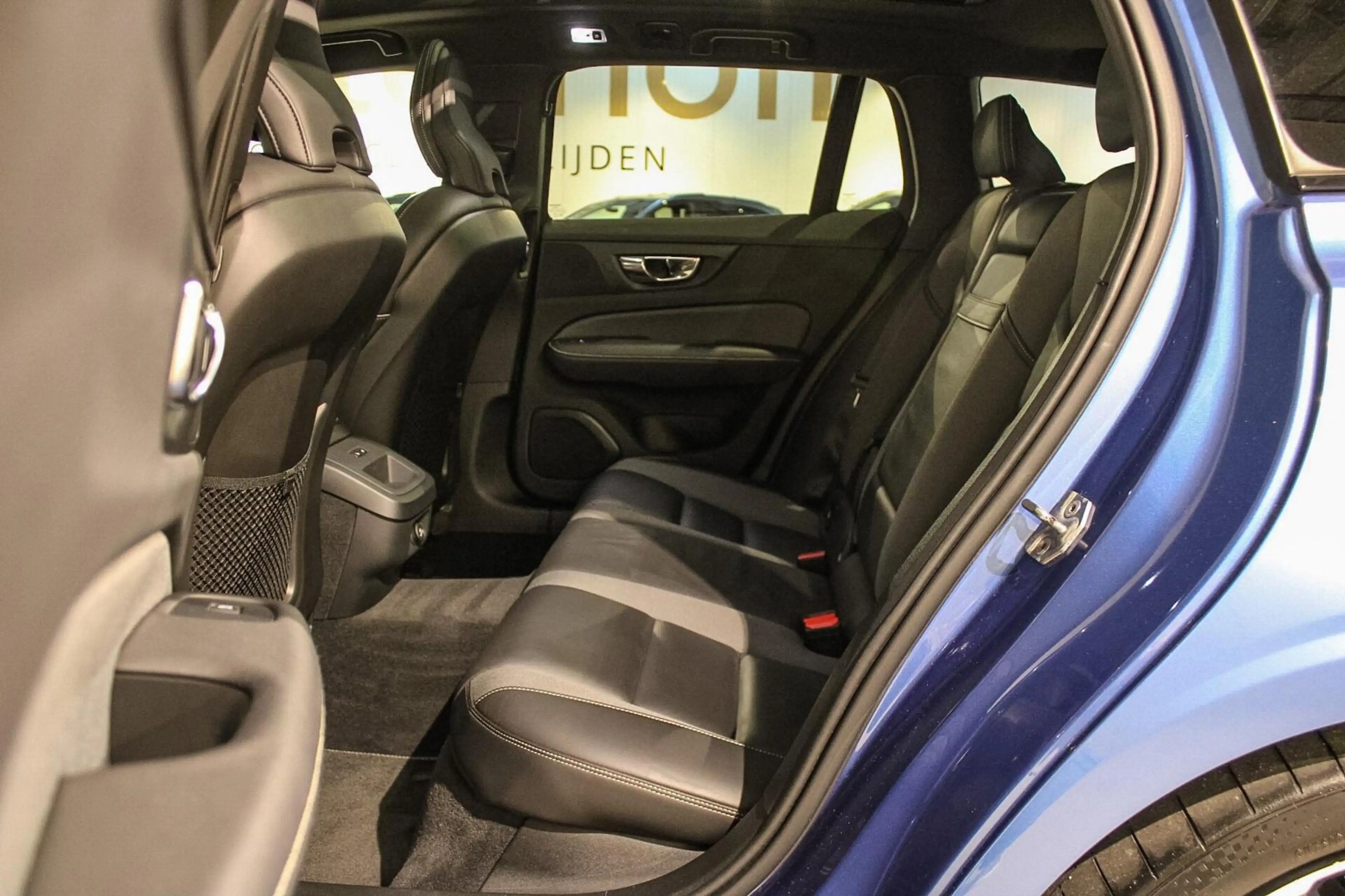 Volvo V60 2.0 T5 R-Design PANO | H&K | 20 " | TREKH | POLEST — photo 13