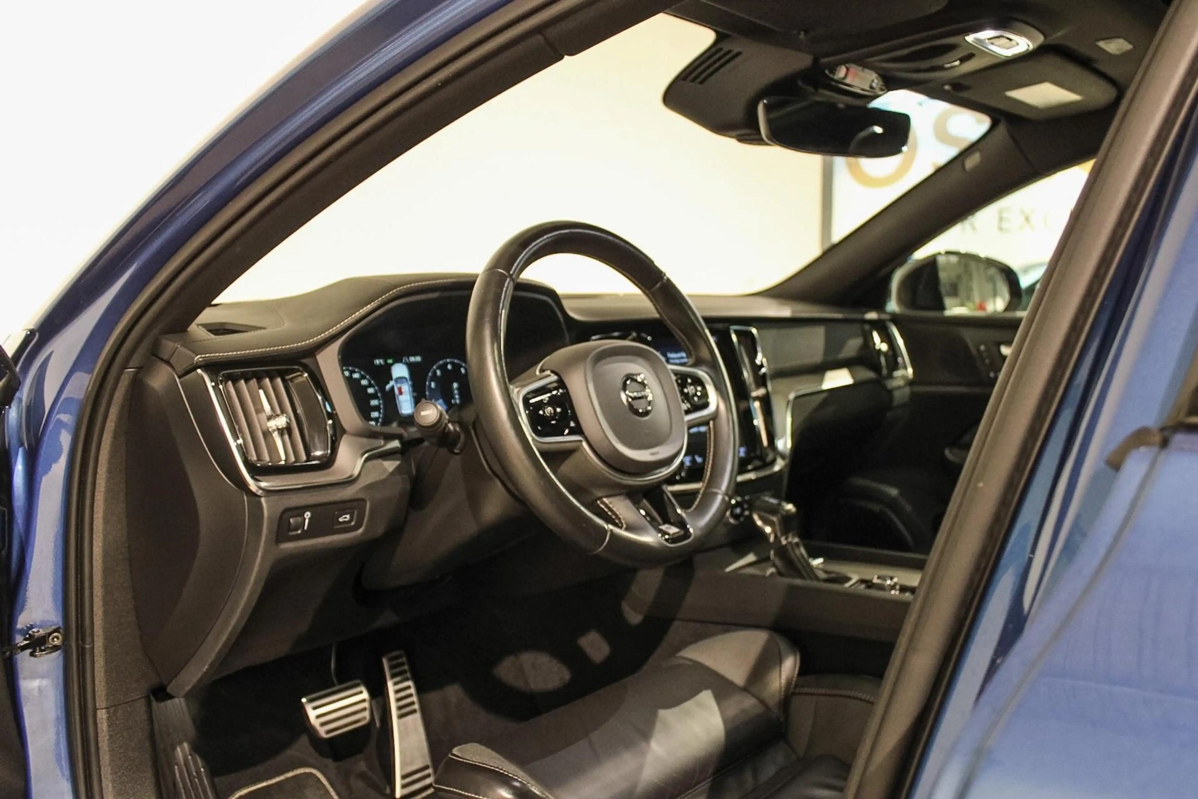 Volvo V60 2.0 T5 R-Design PANO | H&K | 20 " | TREKH | POLEST — photo 10