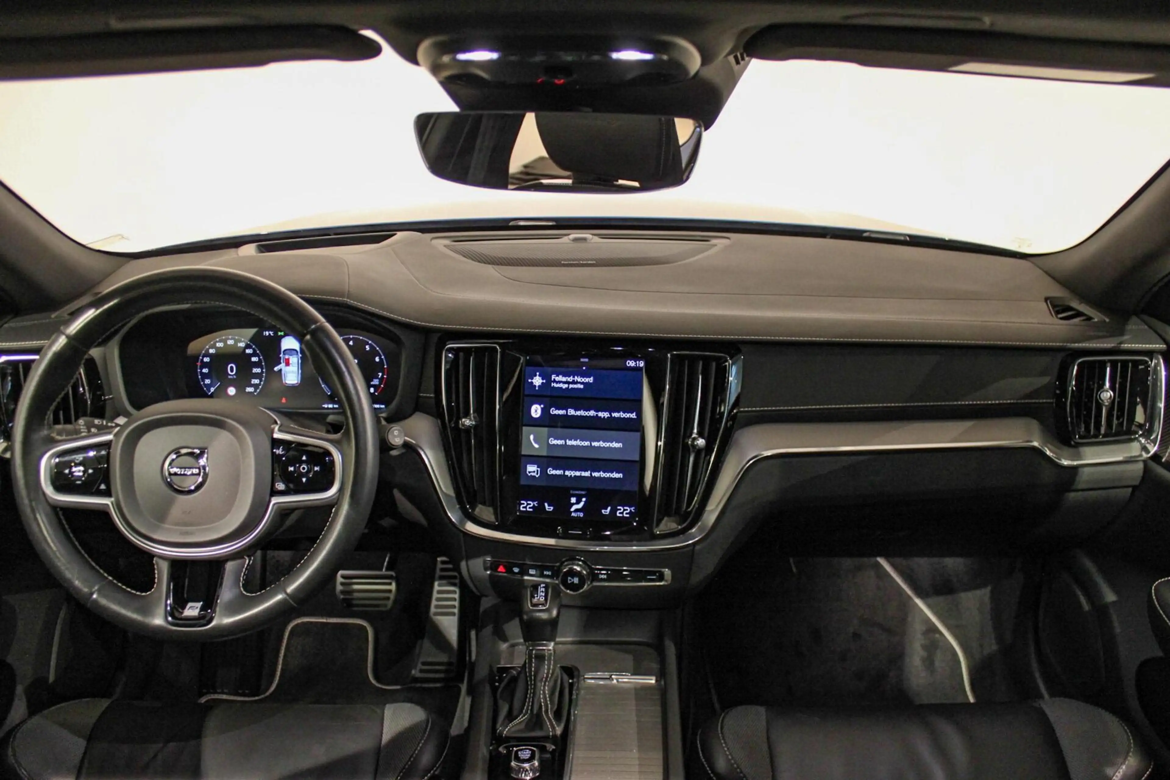 Volvo V60 2.0 T5 R-Design PANO | H&K | 20 " | TREKH | POLEST — photo 11