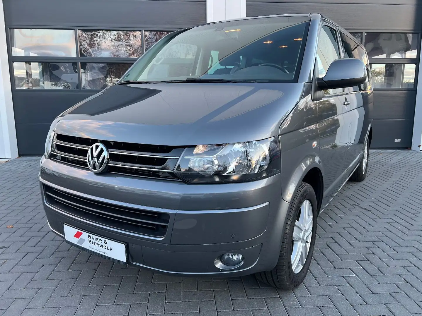 Volkswagen T5 Multivan Special Edition 4Motion SH PDC AHK T Grau - 2