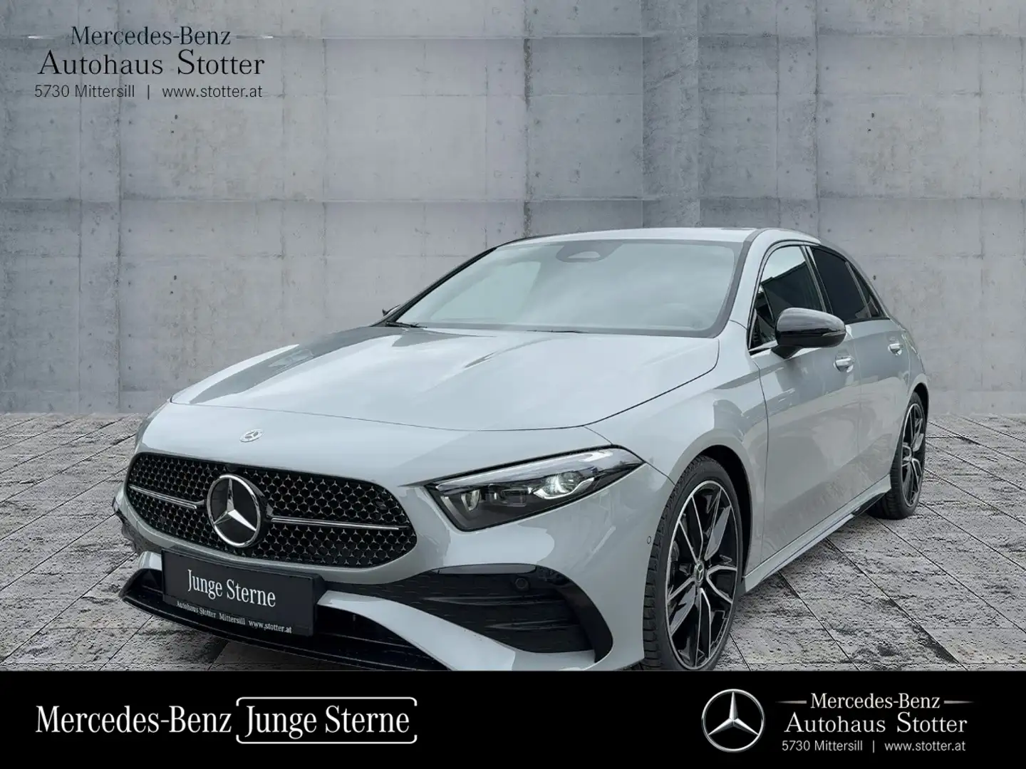 Mercedes-Benz A 180 Kompaktlimousine Österreich-Edition AMG Line Gris - 1