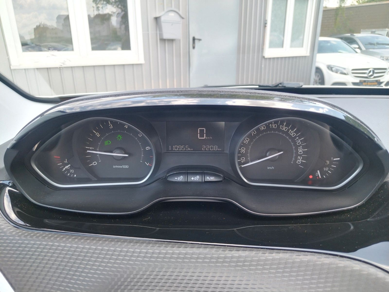 Peugeot 2008 Active+GARANTIE+KLIMA+PDC+TEMPOMAT+EURO 6 — photo 9