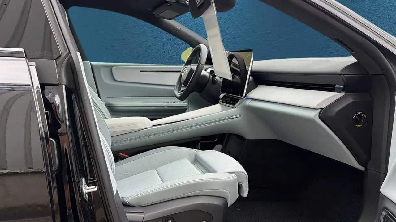 Polestar 4 2025