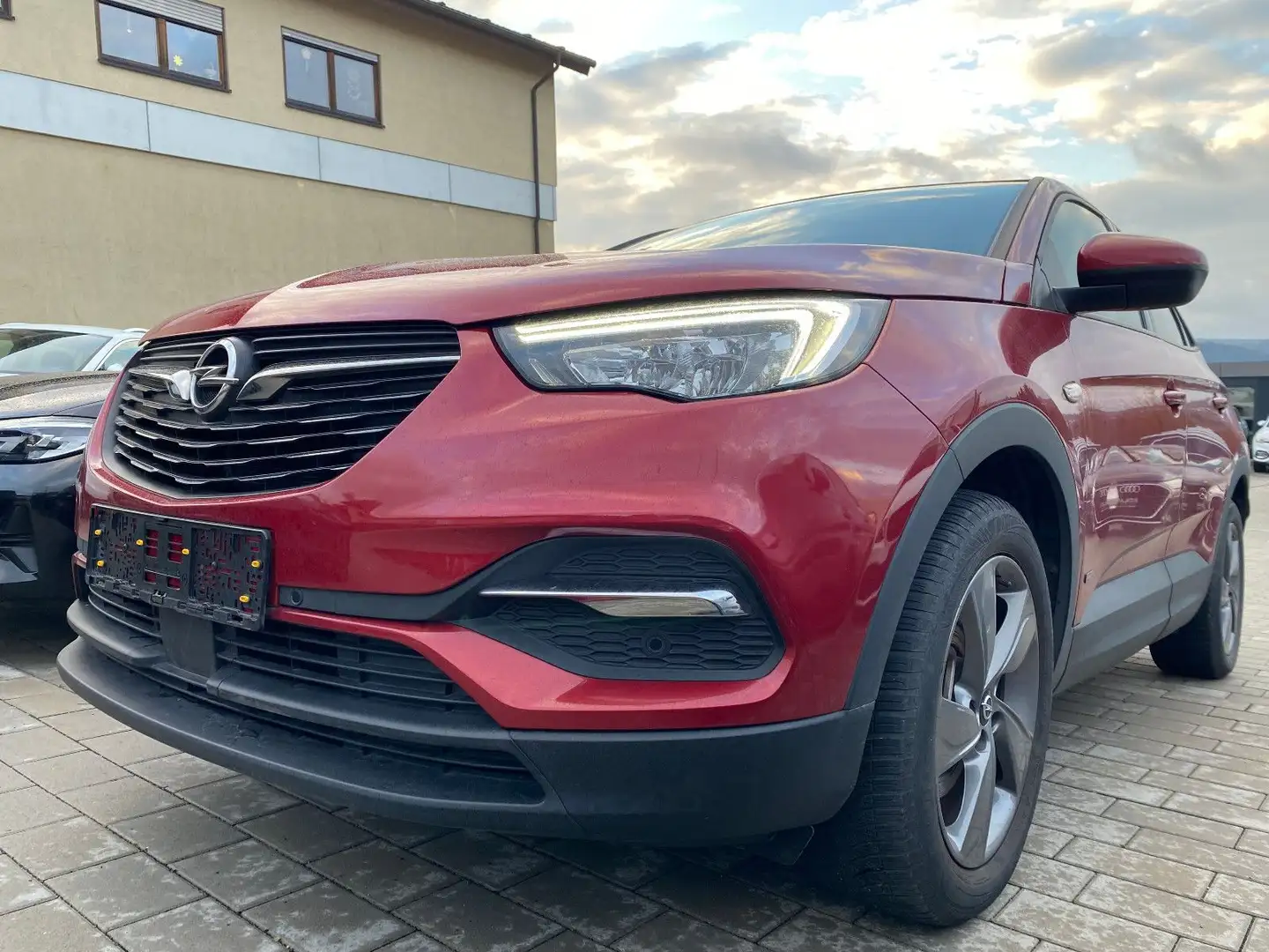 Opel Grandland X Plug-in-Hybrid 1.6 DI AHK-LED-NAVI Красный - 1