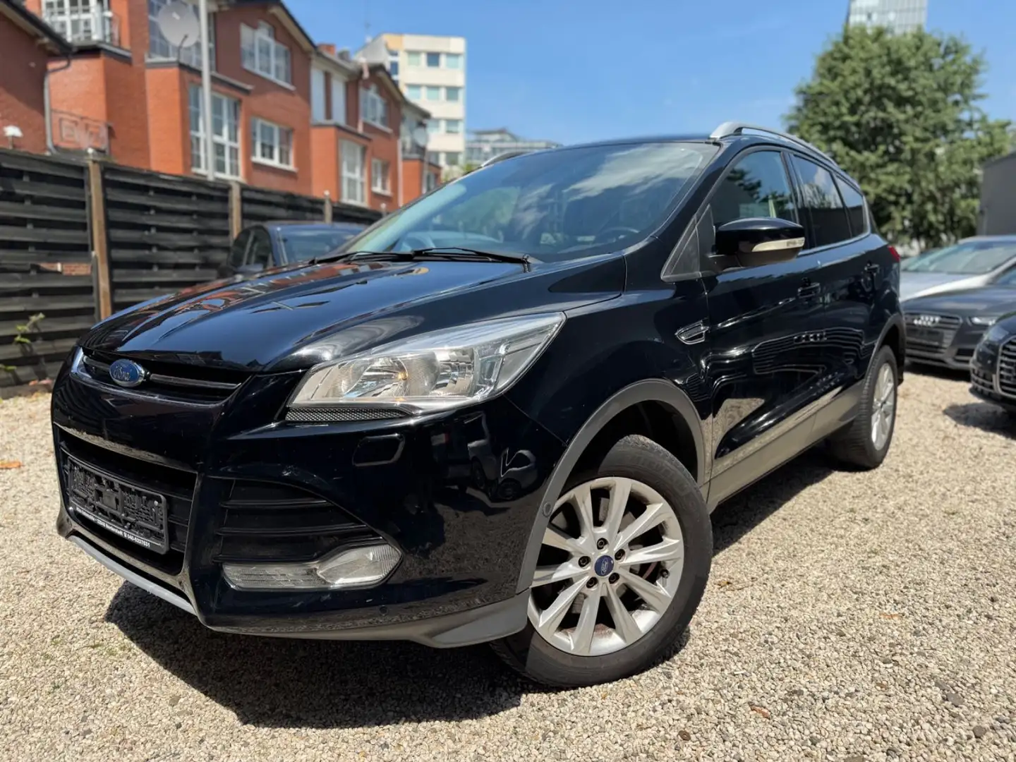Ford Kuga 2.0TDCI Titanium/AUT./S-HEFT/NAVI/R-CAM/EU6 Zwart - 1