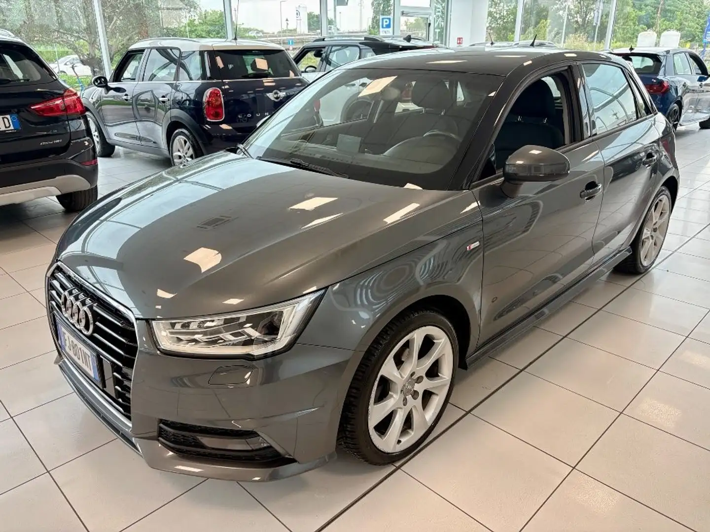 Audi A1 SPB 1.4 TDI Sport Neopatentati Grau - 1