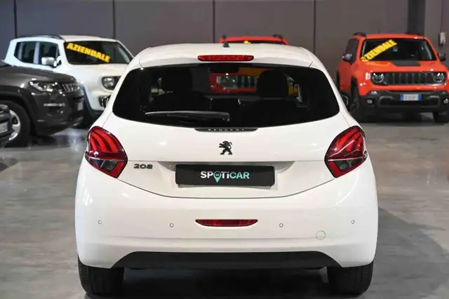 Peugeot 208 view 6