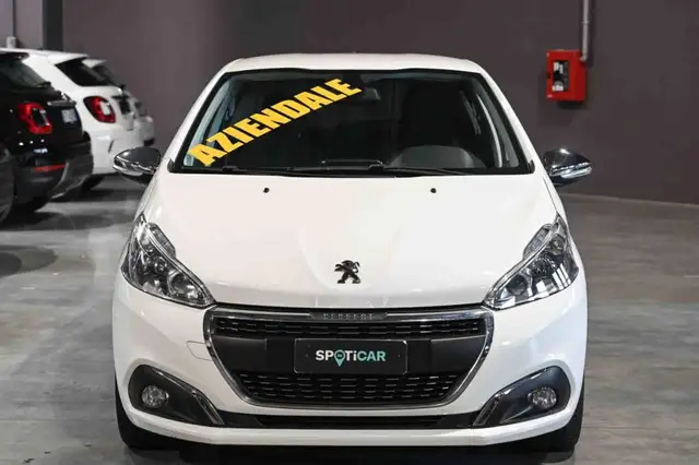 Peugeot 208 view 2