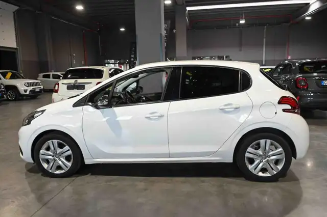 Peugeot 208 view 8