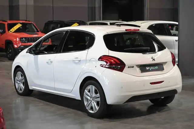 Peugeot 208 view 7