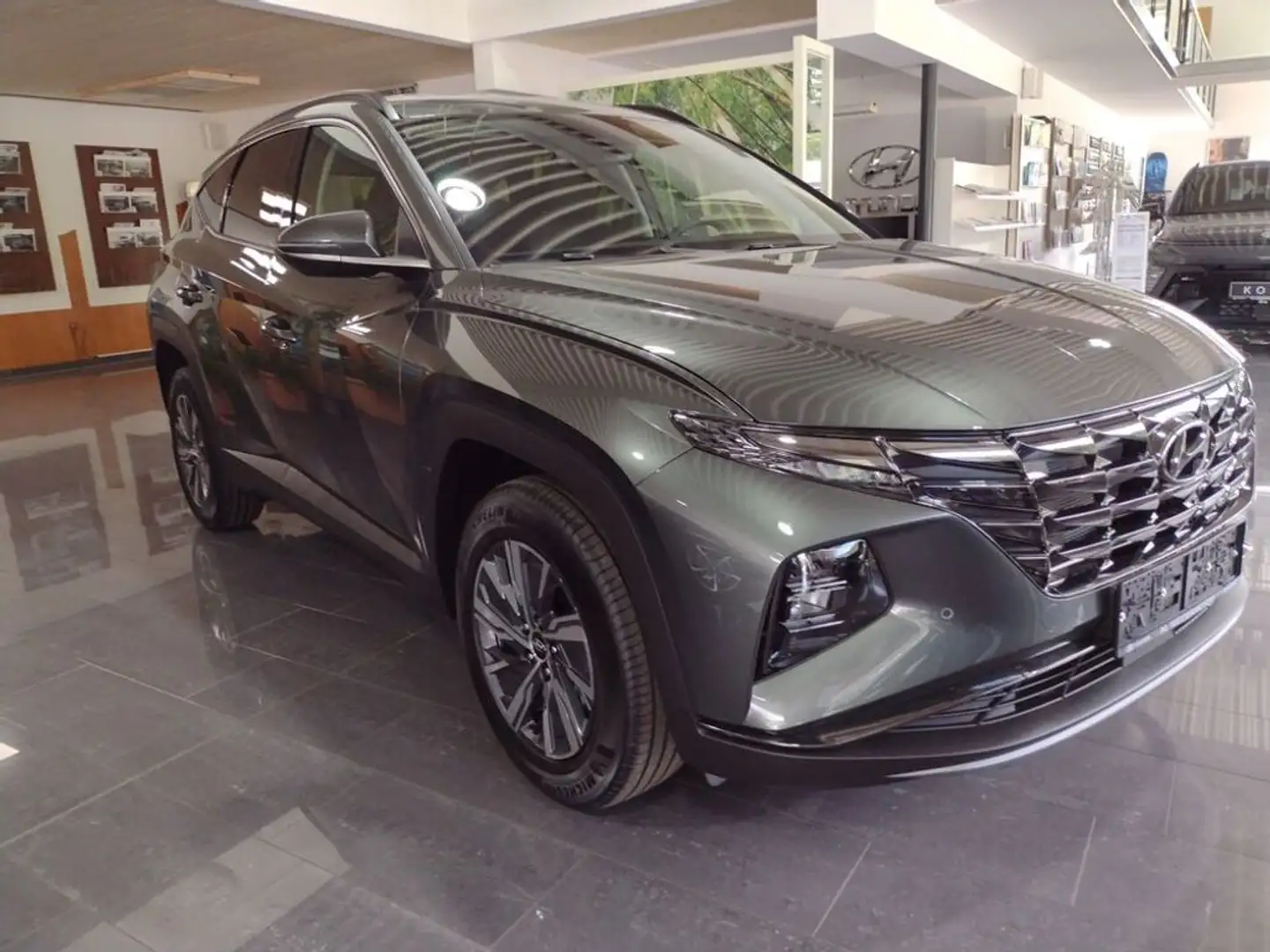 Hyundai TUCSON Trend 1,6 CRDi DCT 4WD 48V Gris - 1