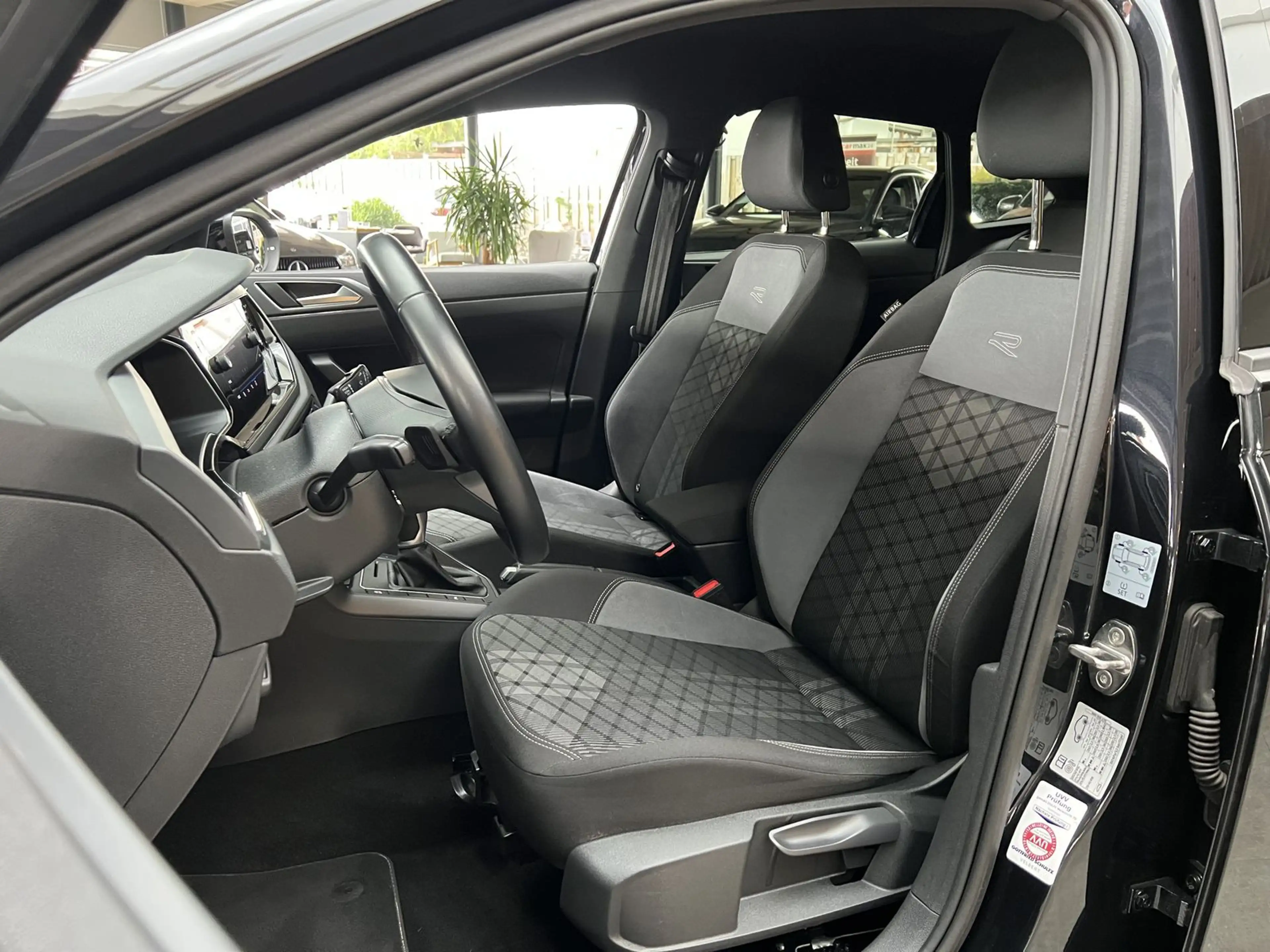 Volkswagen Taigo 1.0TSI DSG R-Line Navi AHK Kamera DAB+ IQ — photo 2