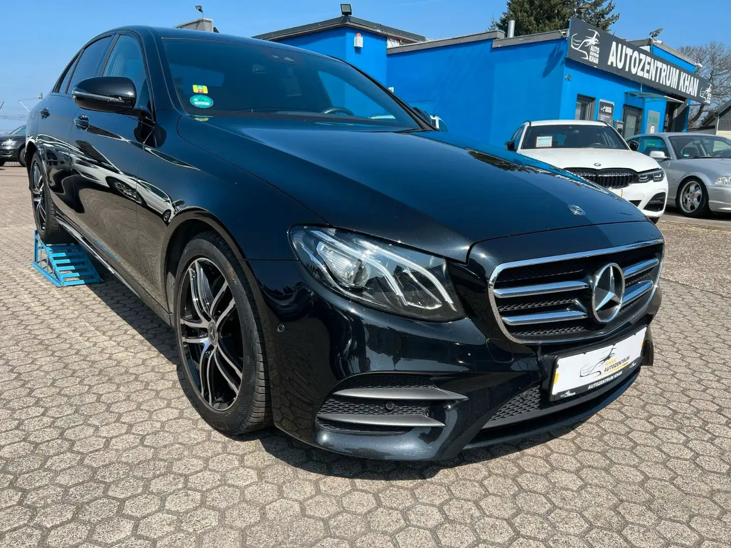Mercedes-Benz E 200 AMG LED/NAVI/KAMERA/SHZ Nero - 1