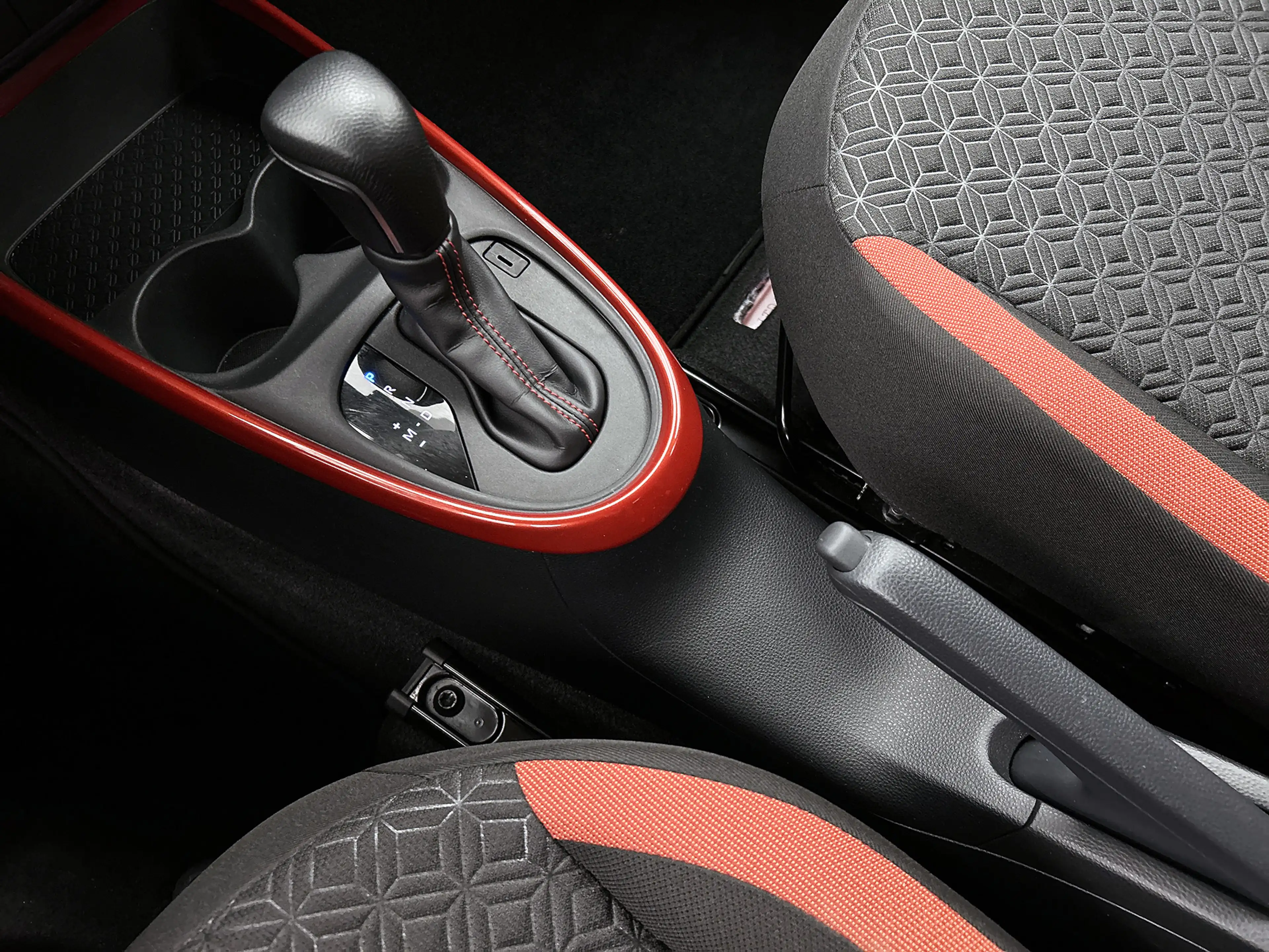 Toyota Aygo X 1.0 VVT-i S-CVT Pulse + | BTW Voertuig | Parkeerse — photo 11