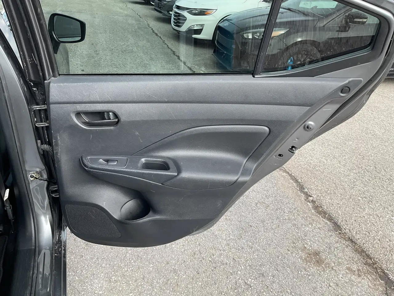 Nissan Versa снимка Nissan Versa