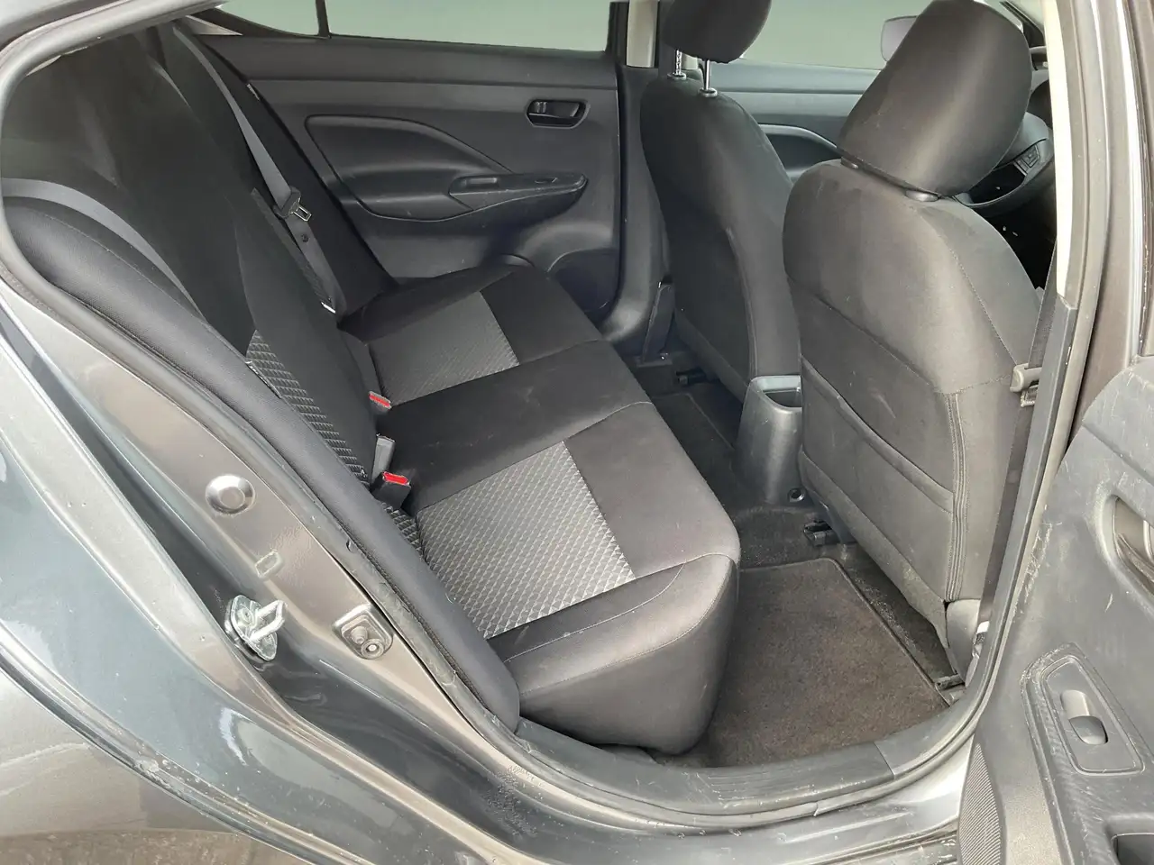 Nissan Versa снимка Nissan Versa