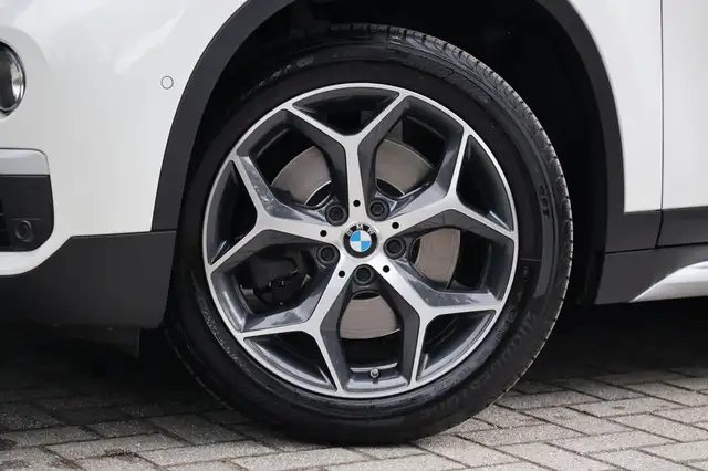 BMW X1 view 3