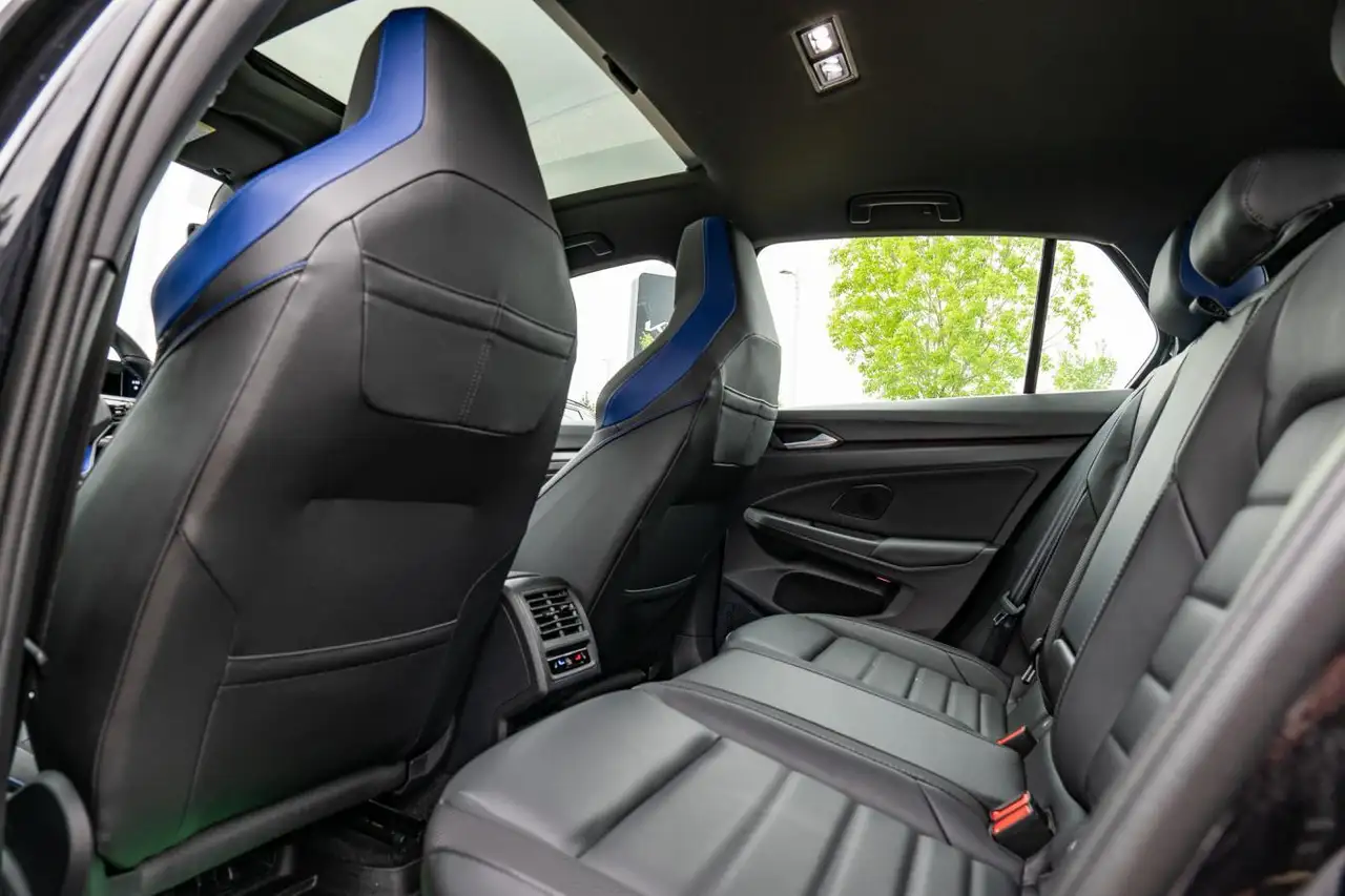 Volkswagen Golf R снимка Volkswagen Golf R