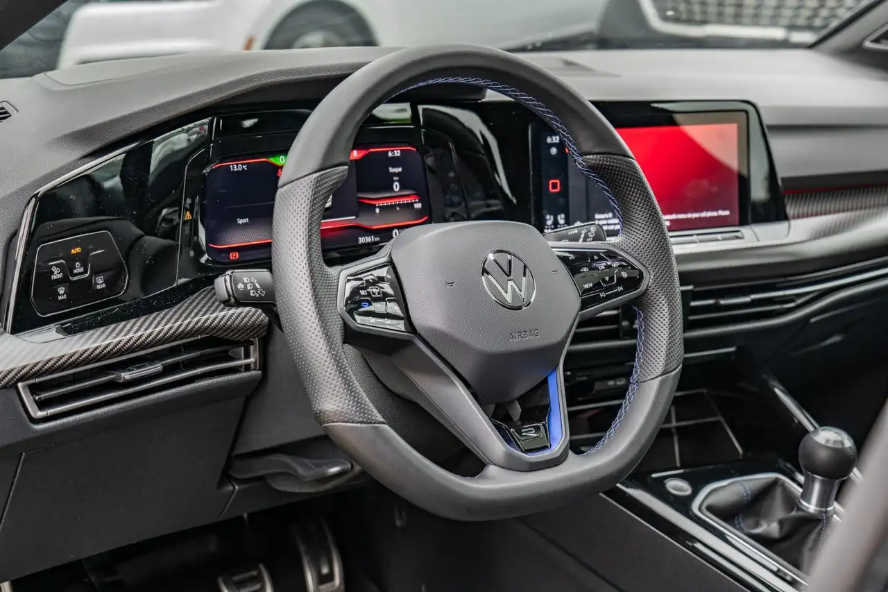 Volkswagen Golf R снимка Volkswagen Golf R