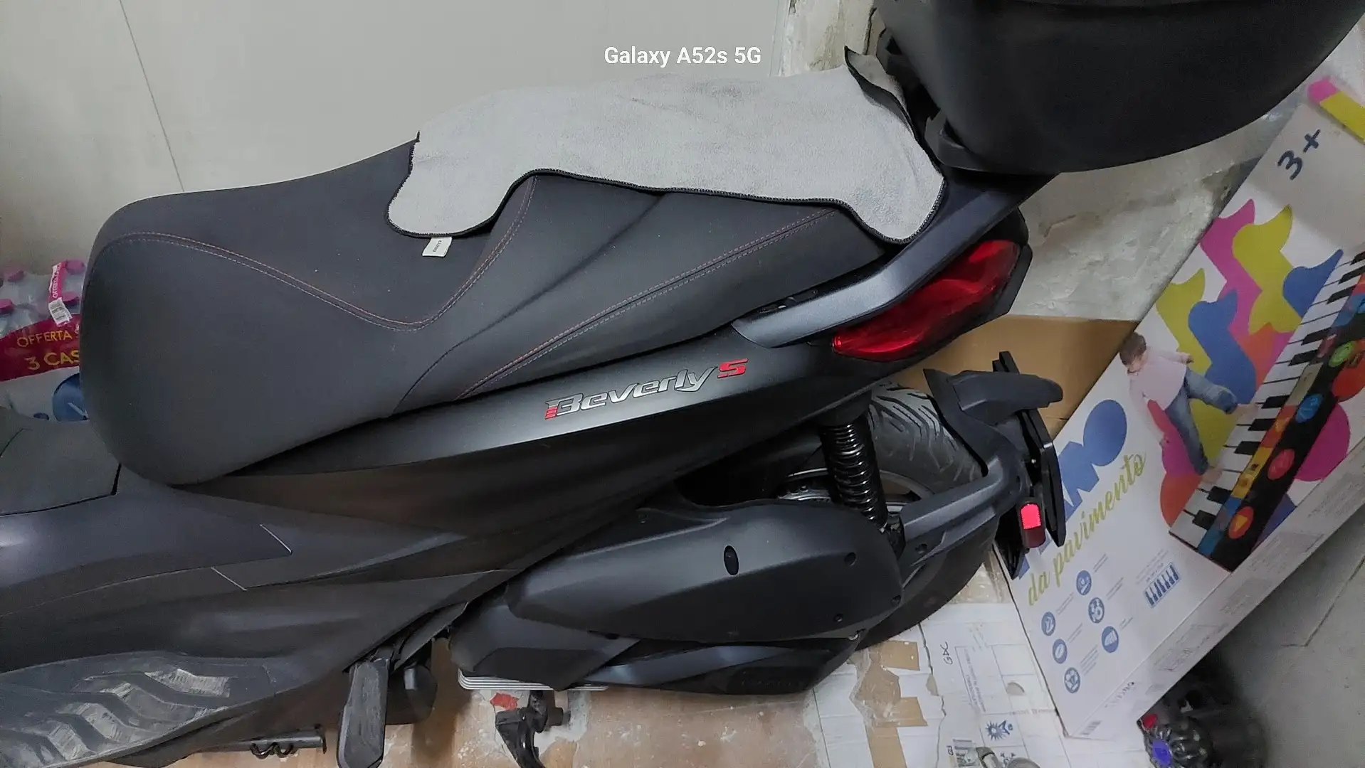Piaggio Beverly 300 sport Fekete - 2