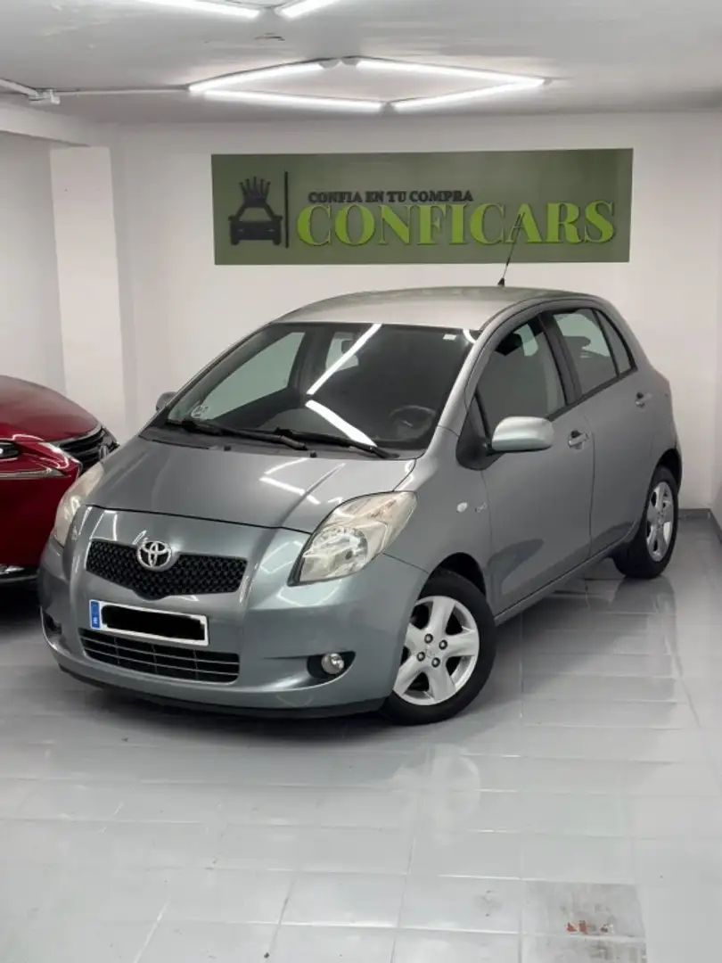 Toyota Yaris 1.4D-4D Grigio - 1