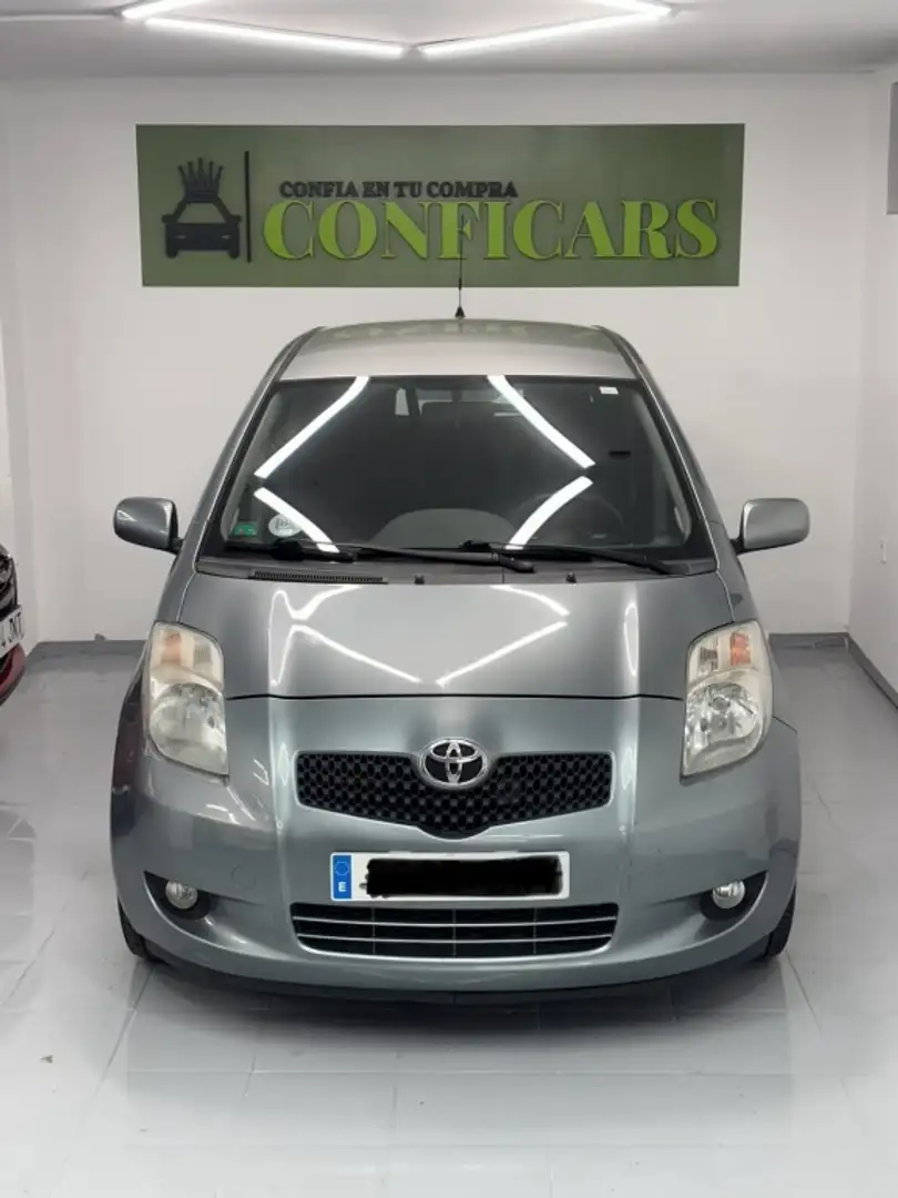 Toyota Yaris 1.4D-4D Grigio - 2