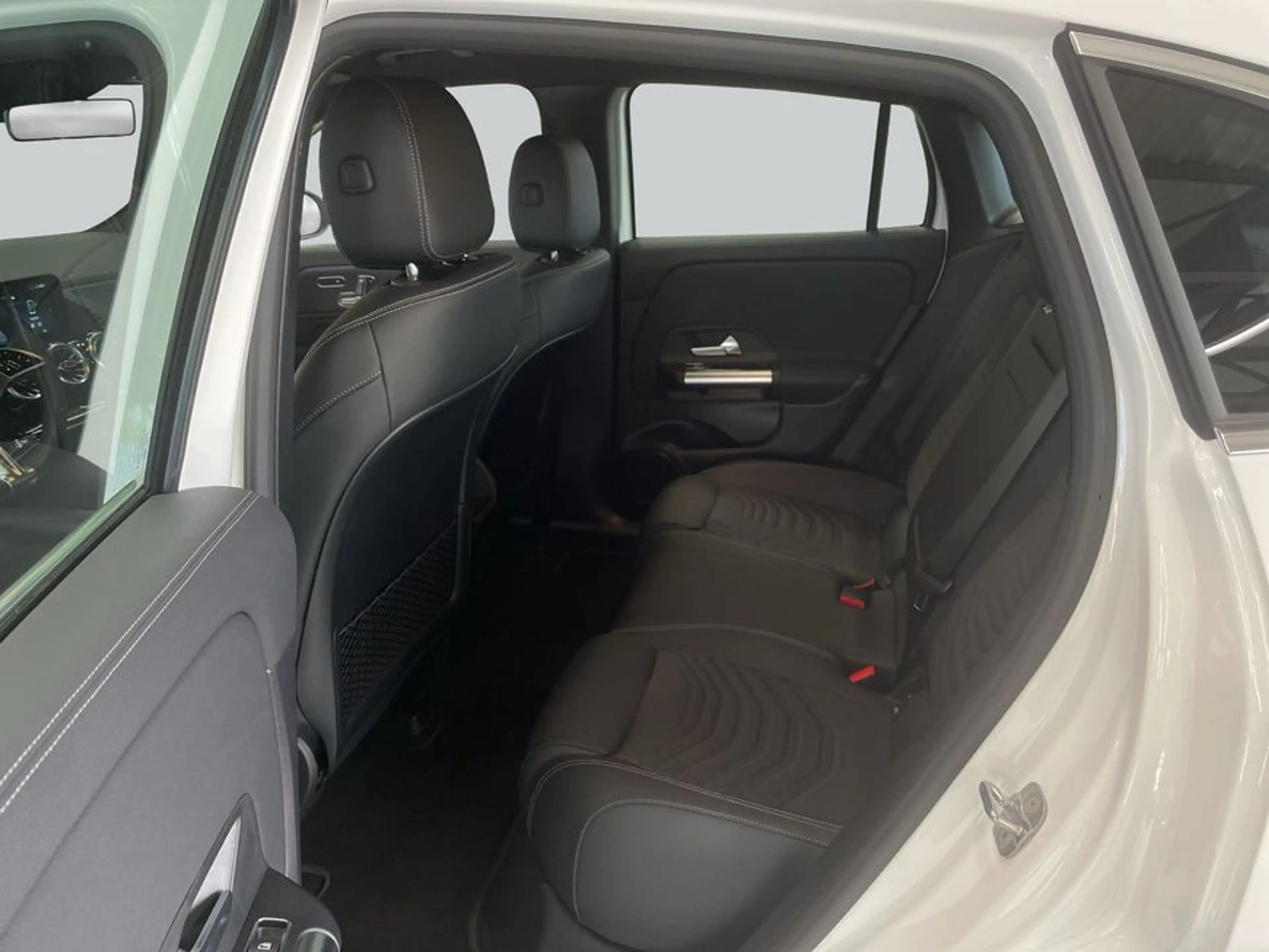 Mercedes-Benz EQA 250 EQA — photo 12