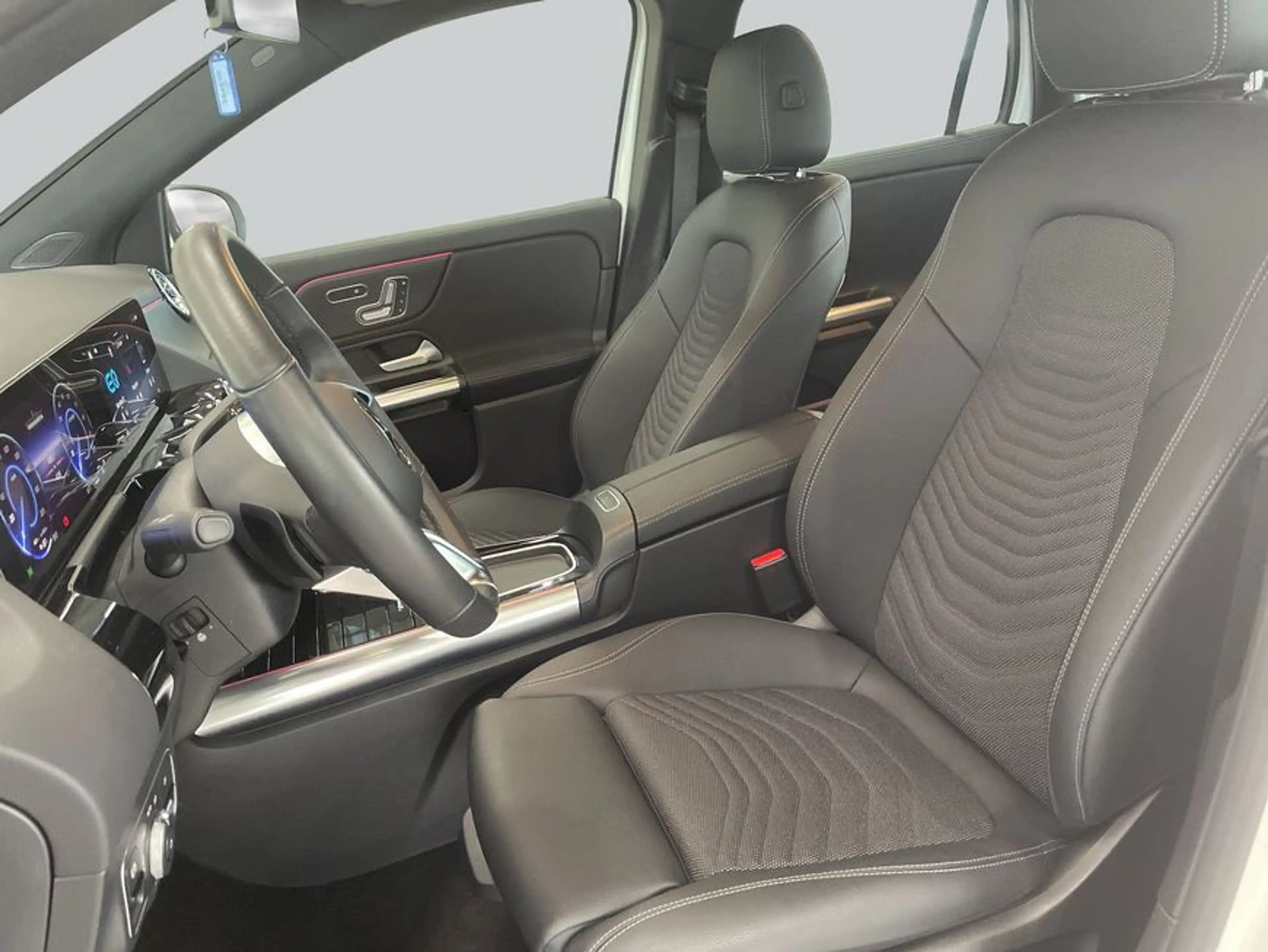 Mercedes-Benz EQA 250 EQA — photo 11