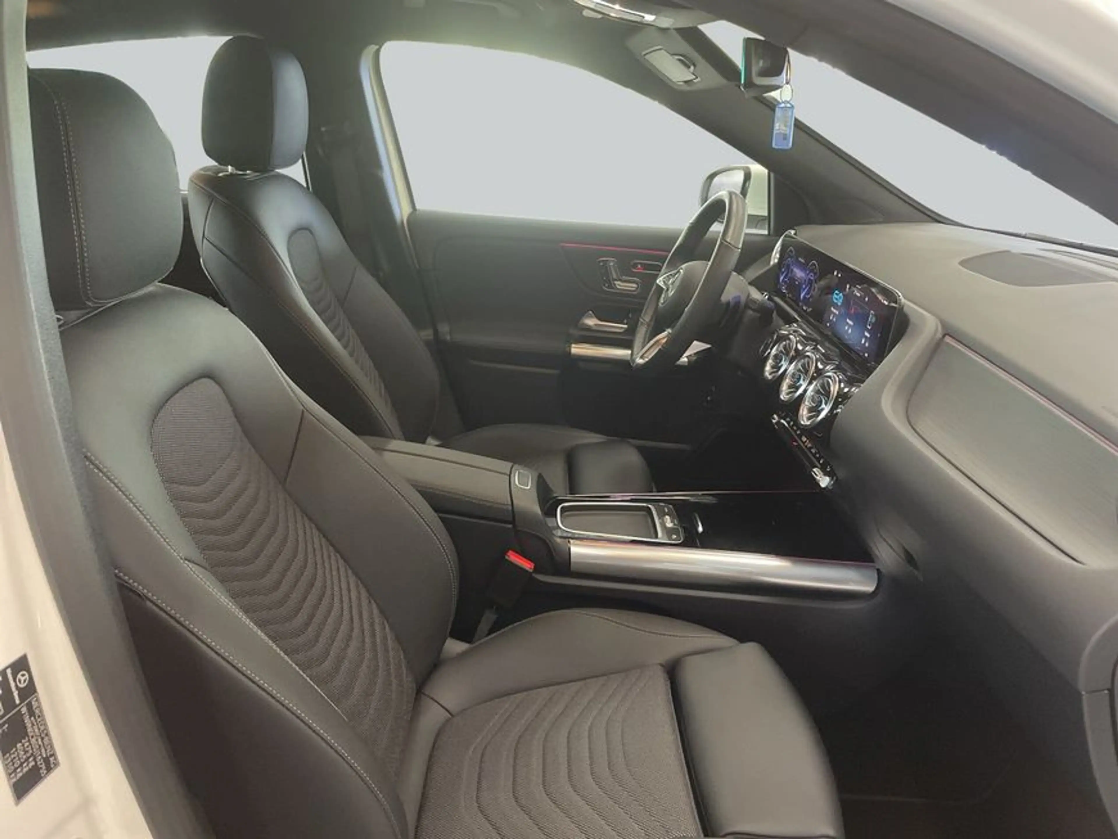 Mercedes-Benz EQA 250 EQA — photo 13