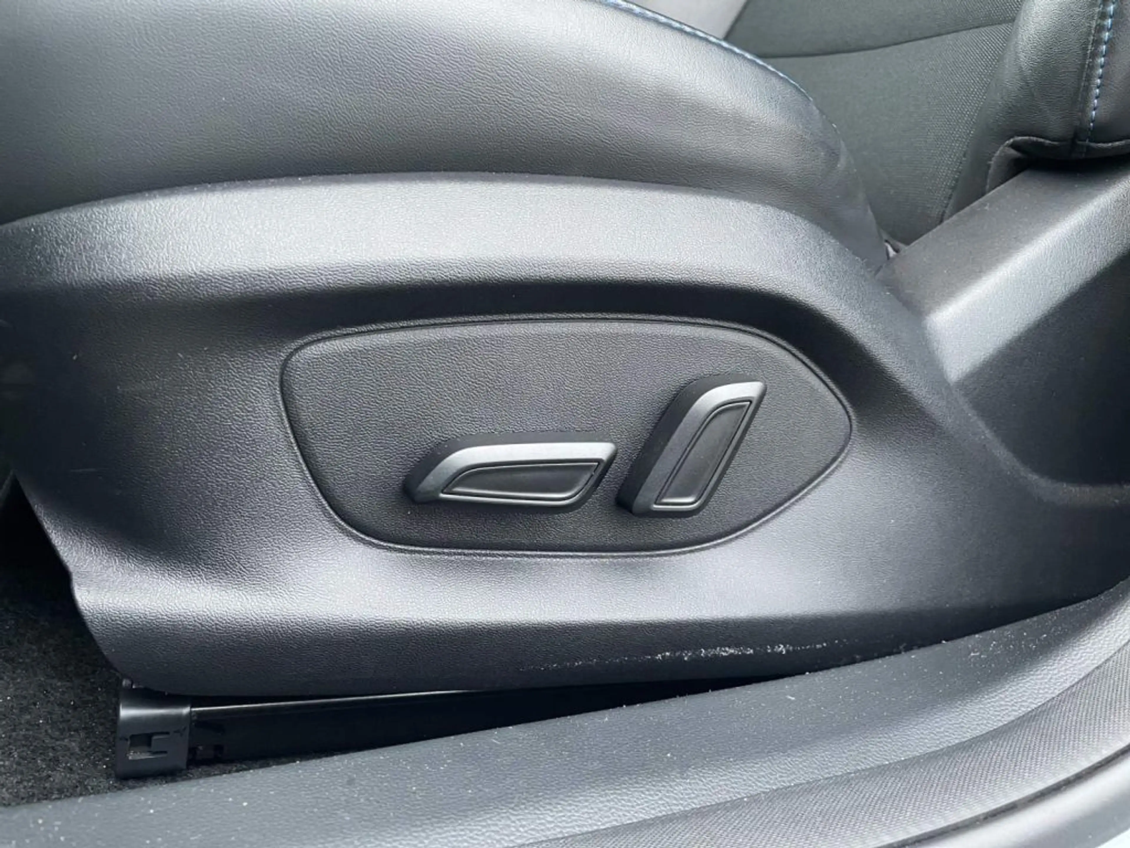 MG MG4 Luxury *360° Kamera*Wärmepumpe*Klimaauto.* — photo 15