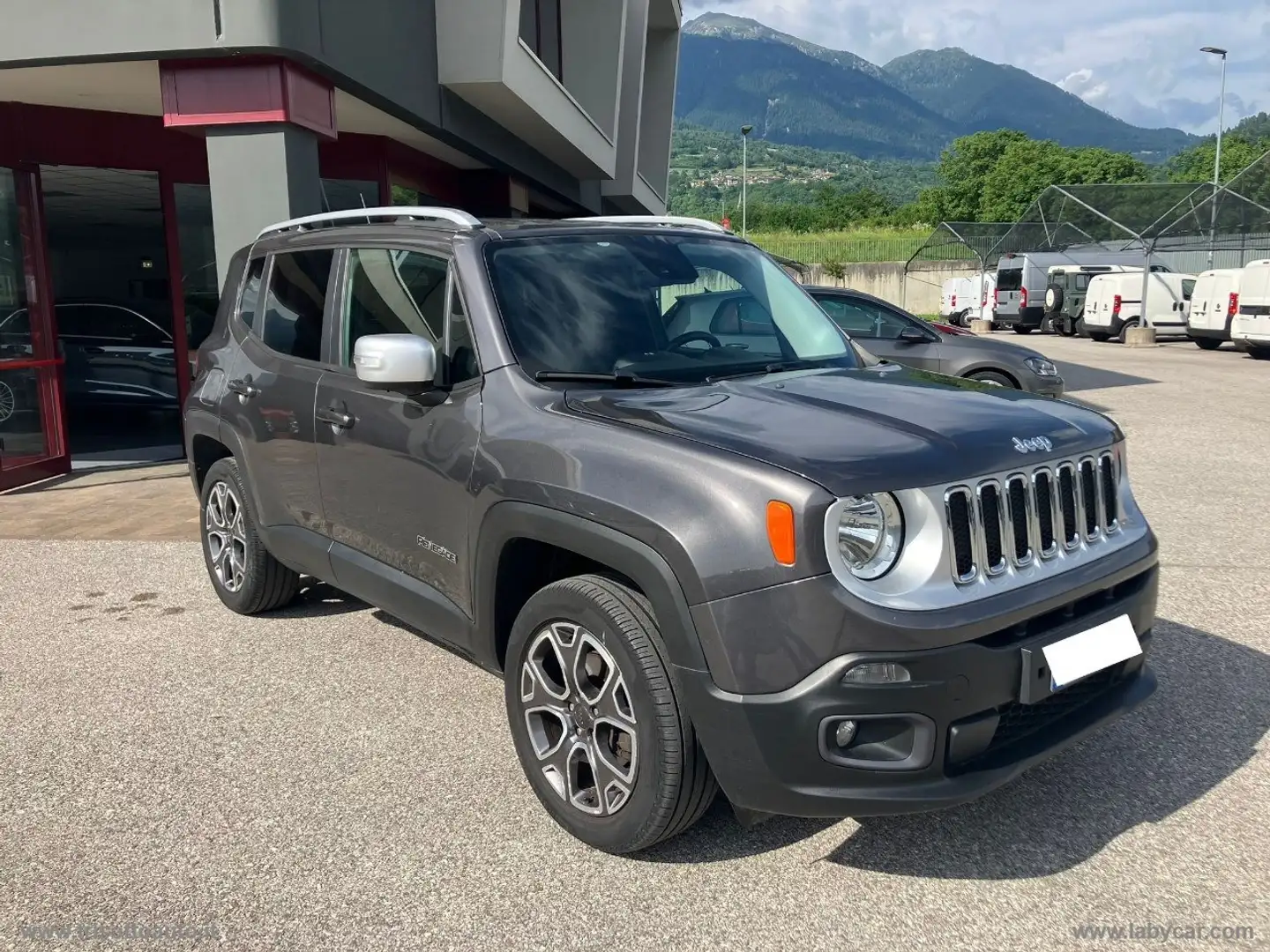 Jeep Renegade 2.0 Mjt 140 CV 4WD Limited Grijs - 2