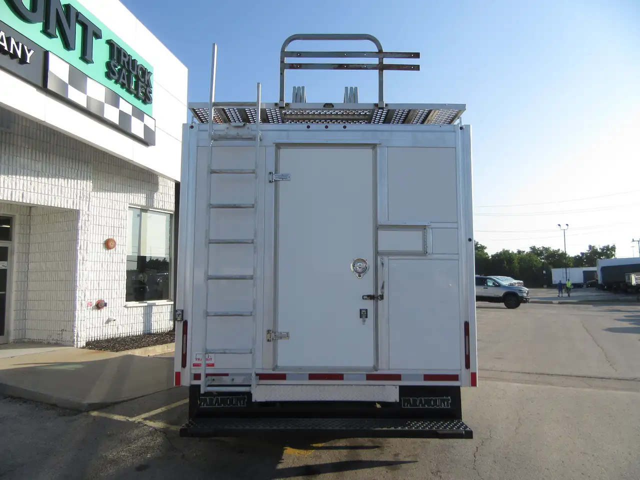 Ford E-450 Super Duty DRW снимка Ford E-450 Super Duty DRW