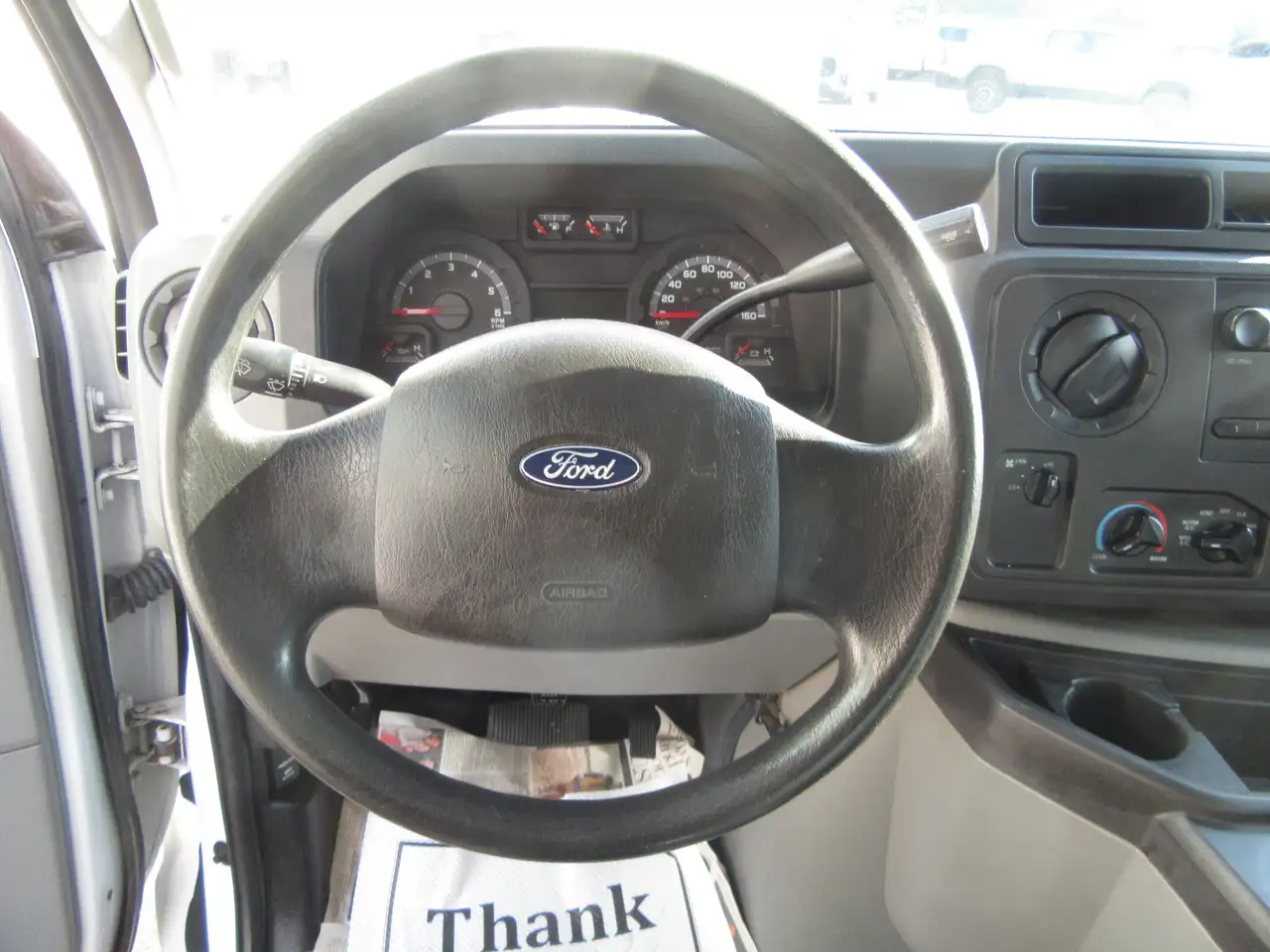 Ford E-450 Super Duty DRW снимка Ford E-450 Super Duty DRW