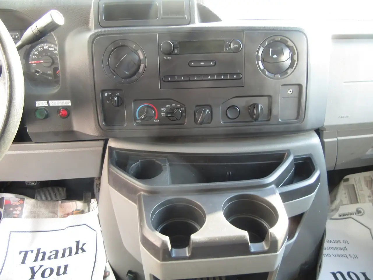 Ford E-450 Super Duty DRW снимка Ford E-450 Super Duty DRW
