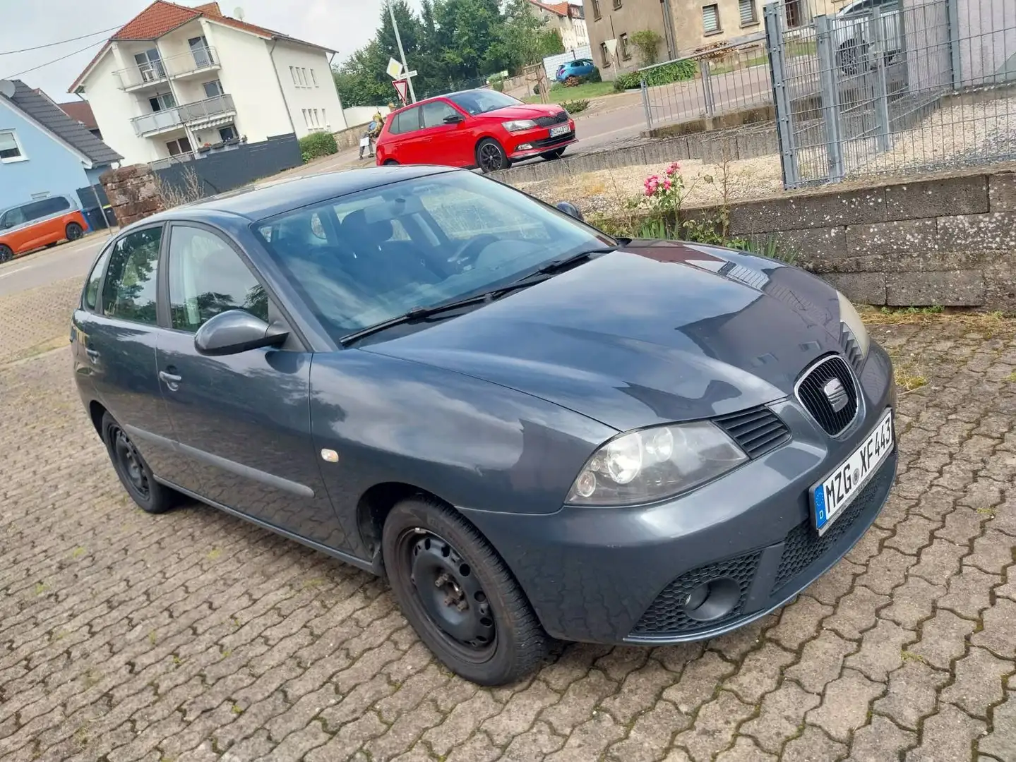 SEAT Ibiza Ibiza 1.4 16V Reference Grau - 1