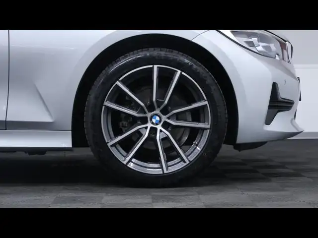 BMW 3 Series view 10