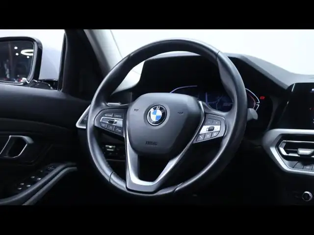 BMW 3 Series view 16