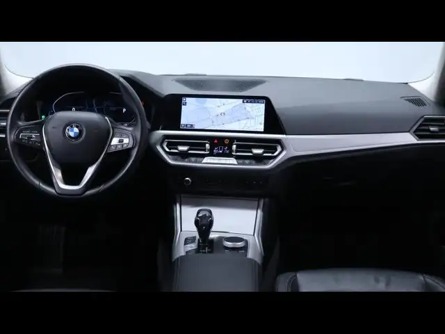 BMW 3 Series view 15