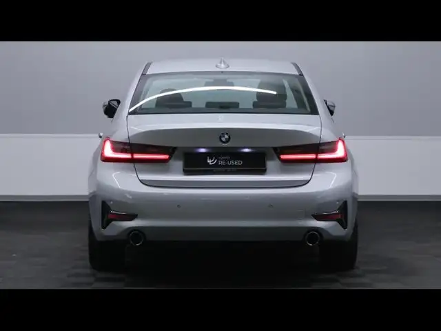 BMW 3 Series view 6