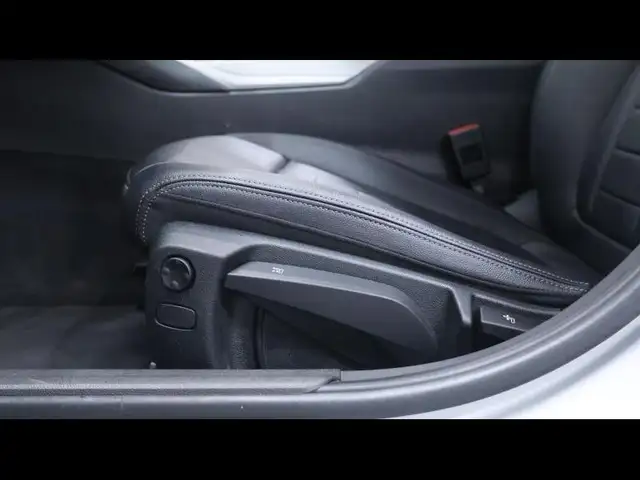 BMW 3 Series view 25
